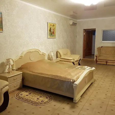 On Yuzhny Sklon Apartment